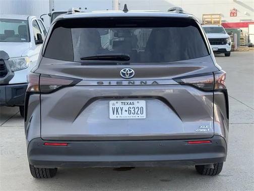 2024 Toyota Sienna XLE