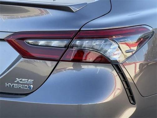 2024 Toyota Camry Hybrid SE