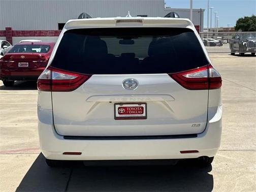 2019 Toyota Sienna XLE