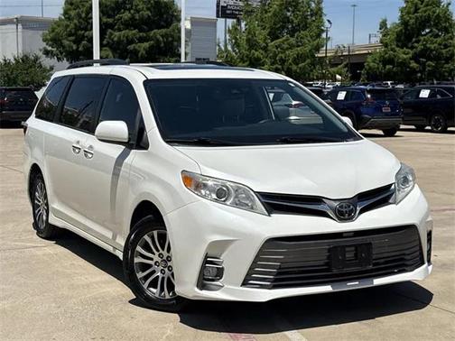 2019 Toyota Sienna XLE