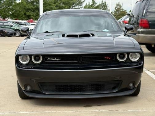Pitch Black Clearcoat 2016 Dodge Challenger R/T