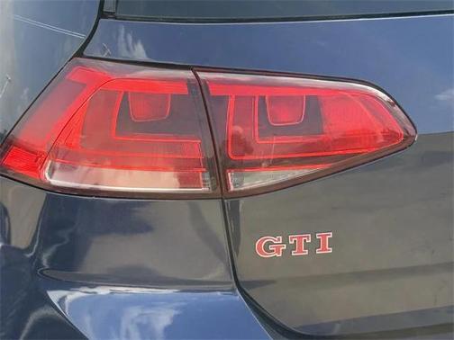 2017 Volkswagen Golf GTI 2.0T SE 4-Door