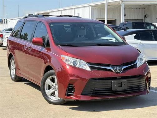 2020 Toyota Sienna LE