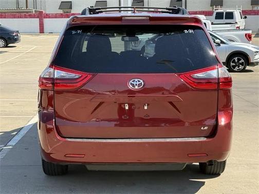 2020 Toyota Sienna LE
