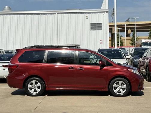 2020 Toyota Sienna LE