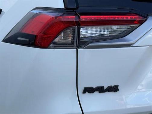 2021 Toyota RAV4 Hybrid SE