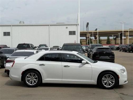 2017 Chrysler 300C Base
