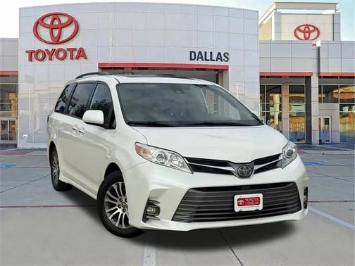 2020 Toyota Sienna XLE