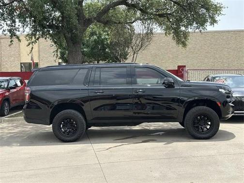 2023 Chevrolet Suburban 4WD Z71