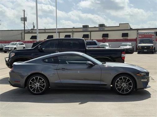 2022 Ford Mustang EcoBoost