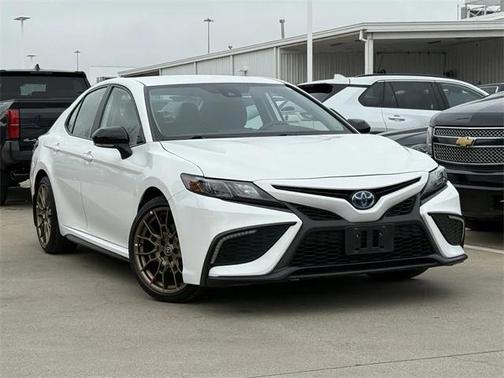 2024 Toyota Camry Hybrid SE