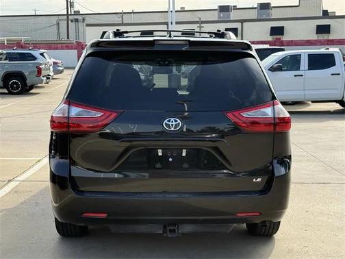 2019 Toyota Sienna LE