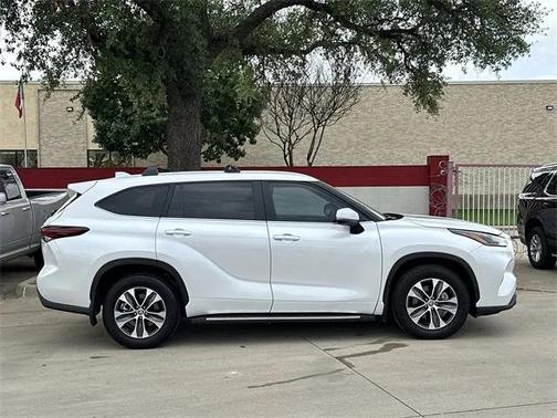 2024 Toyota Highlander Hybrid XLE
