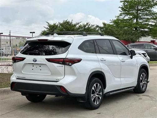 2024 Toyota Highlander Hybrid XLE