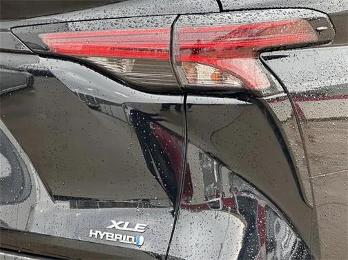 2021 Toyota Sienna XLE 8 Passenger