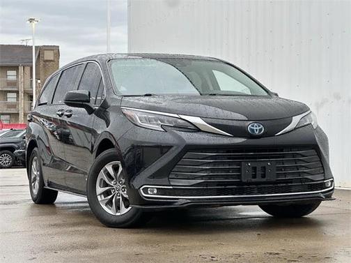 2021 Toyota Sienna XLE 8 Passenger