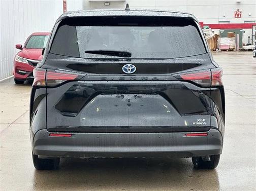 2021 Toyota Sienna XLE 8 Passenger
