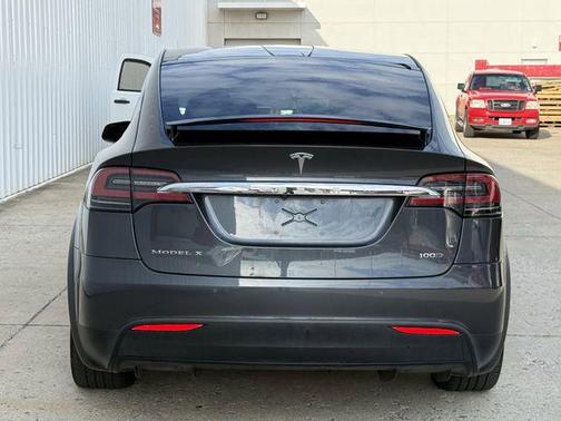 Gray 2018 Tesla Model X 100D