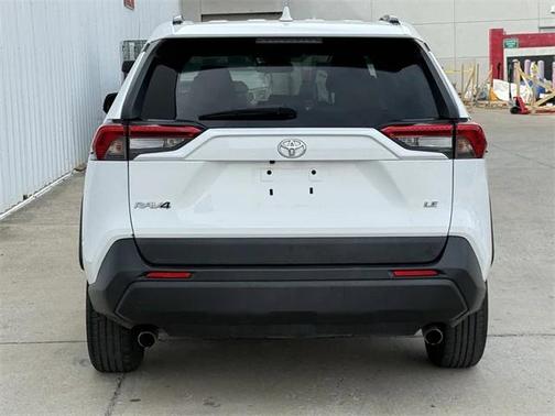 2020 Toyota RAV4 LE