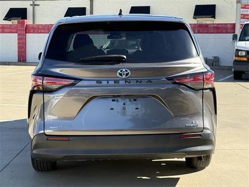 2022 Toyota Sienna LE