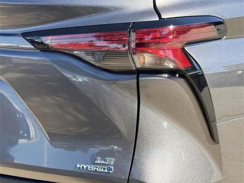 2022 Toyota Sienna LE