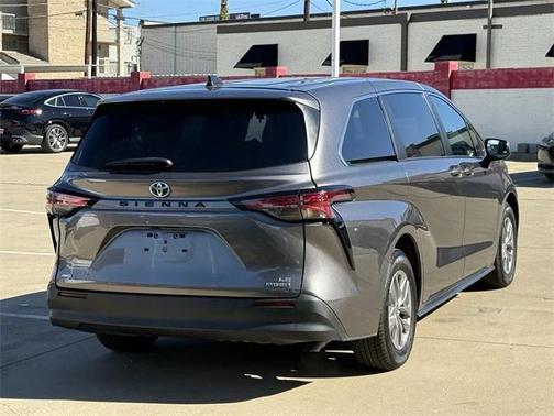 2022 Toyota Sienna LE