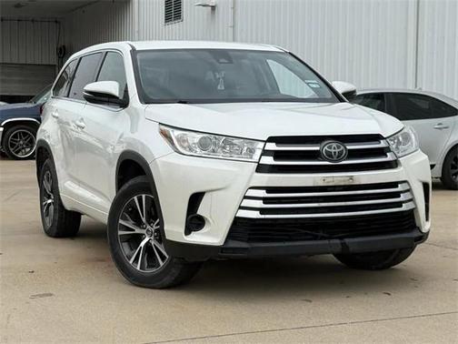 2017 Toyota Highlander LE I4