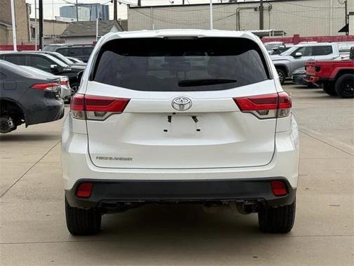 2017 Toyota Highlander LE I4
