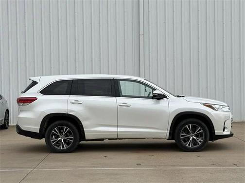 2017 Toyota Highlander LE I4