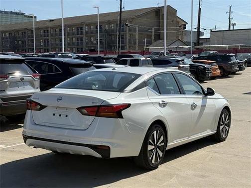 2022 Nissan Altima 2.5 SV