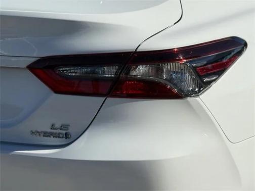 2024 Toyota Camry Hybrid LE