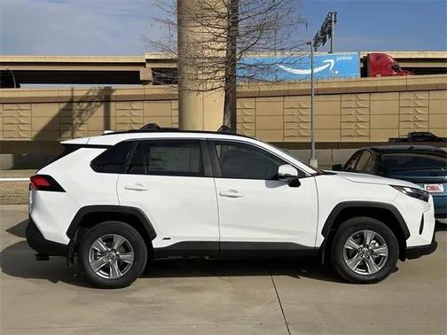 2025 Toyota RAV4 Hybrid XLE
