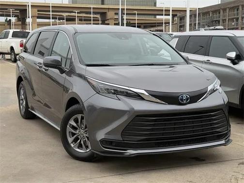 2024 Toyota Sienna LE