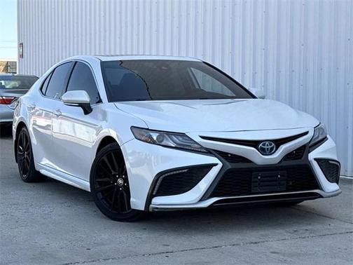 2024 Toyota Camry Hybrid SE