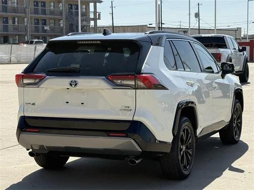 2022 Toyota RAV4 Hybrid SE