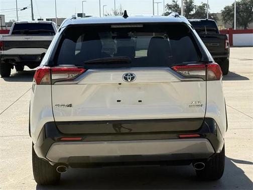 2022 Toyota RAV4 Hybrid SE