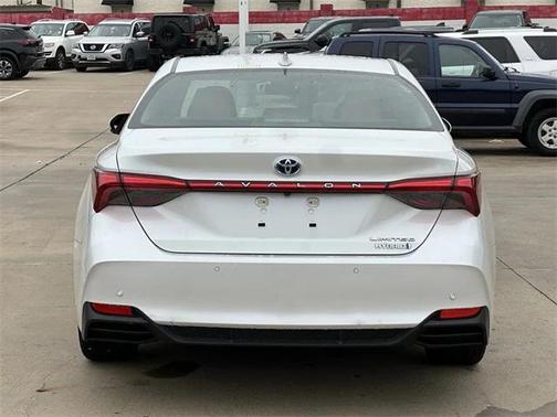 2022 Toyota Avalon Hybrid Limited