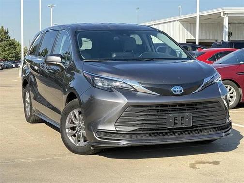2024 Toyota Sienna LE