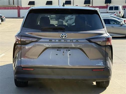 2024 Toyota Sienna LE