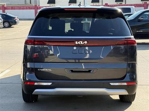 2024 Kia Carnival LX