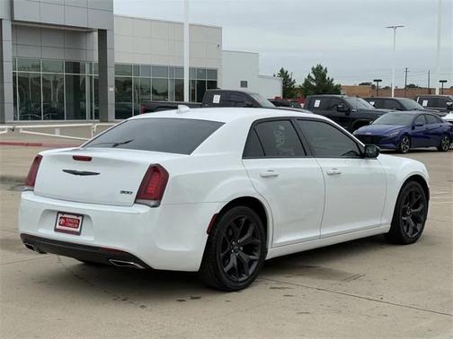 2021 Chrysler 300 Touring