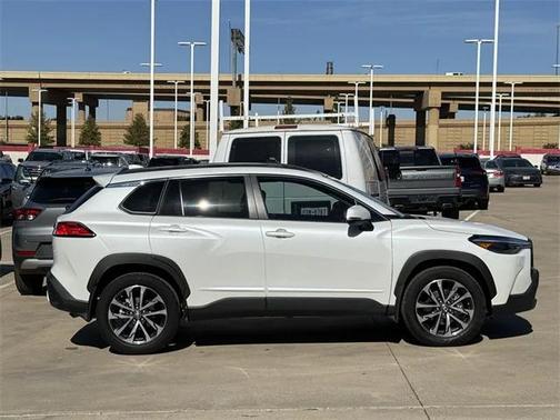 2024 Toyota Corolla Cross XLE