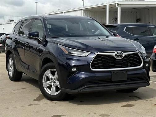 2023 Toyota Highlander LE