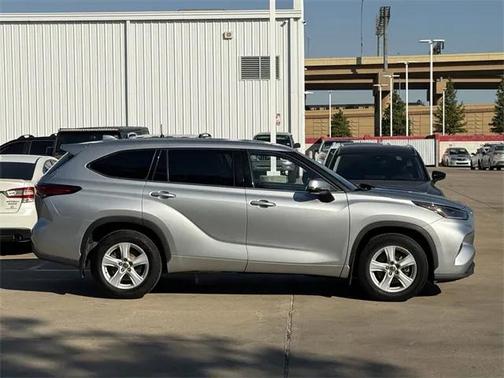 2021 Toyota Highlander LE