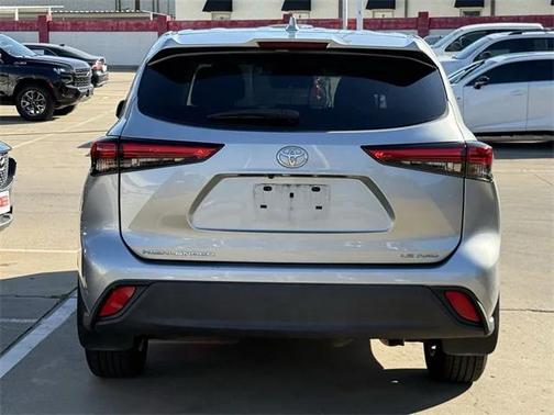 2021 Toyota Highlander LE