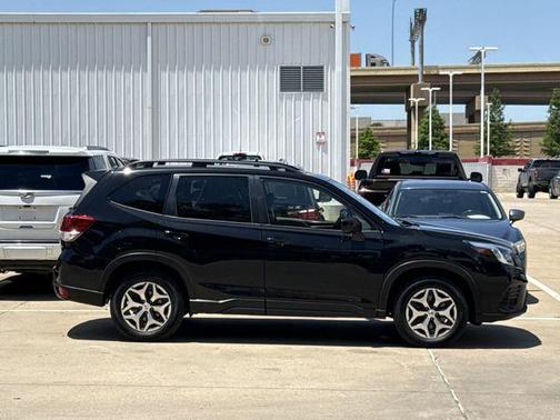 Crystal Black Silica 2023 Subaru Forester Premium