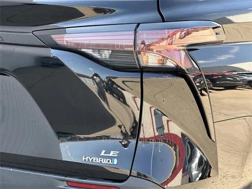 2023 Toyota Sienna LE