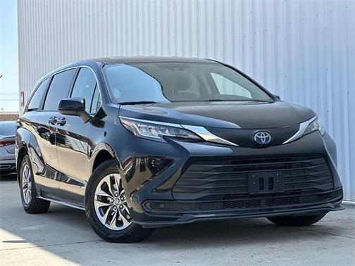 2023 Toyota Sienna LE