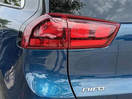 2022 Kia Niro LXS