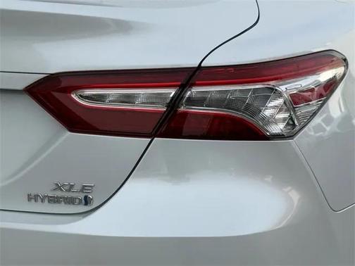 2020 Toyota Camry Hybrid XLE